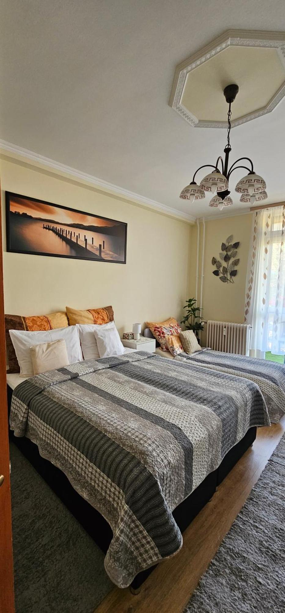 Anna Gyoengye Apartman Debrecen Exterior foto